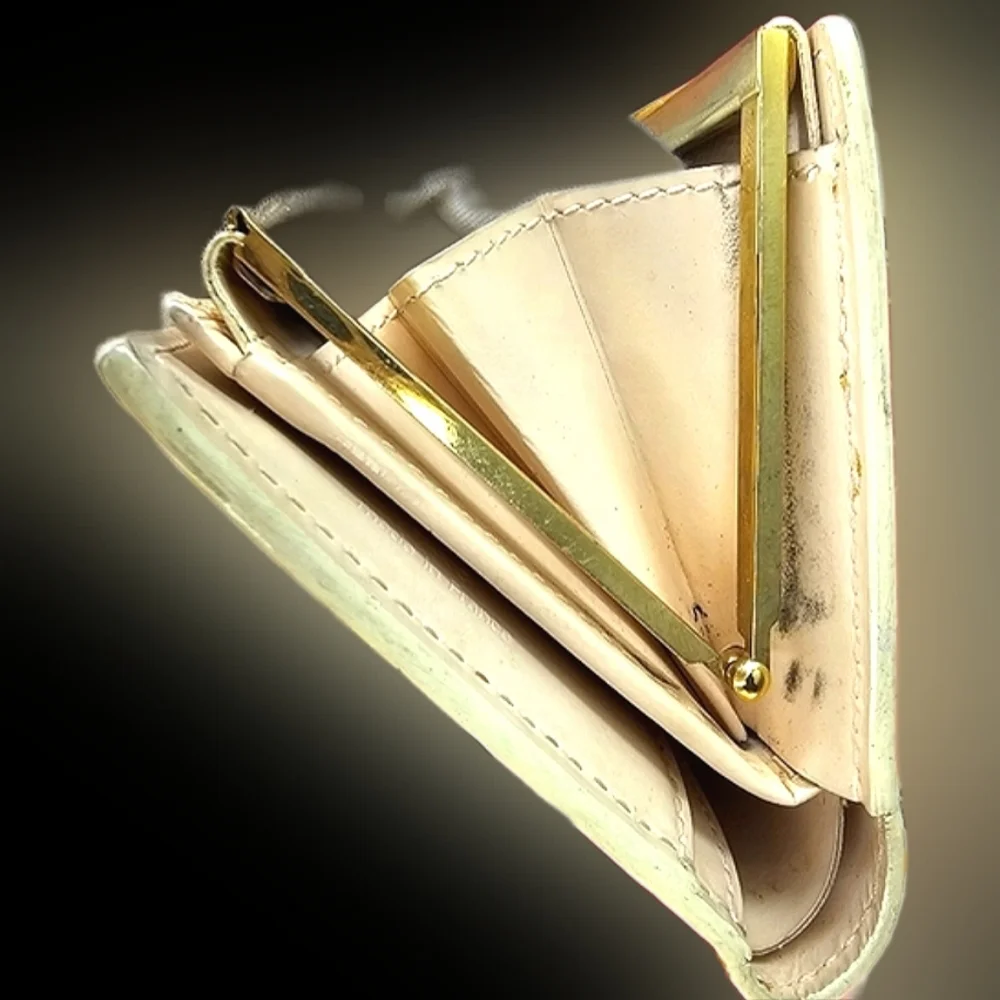 🏵Louis Vuitton Vernis Kisslock Wallet Yellow Beige Porto Monnaie Biennois🏵